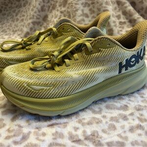 HOKA Women’s Clifton 9 Athletic Shoes